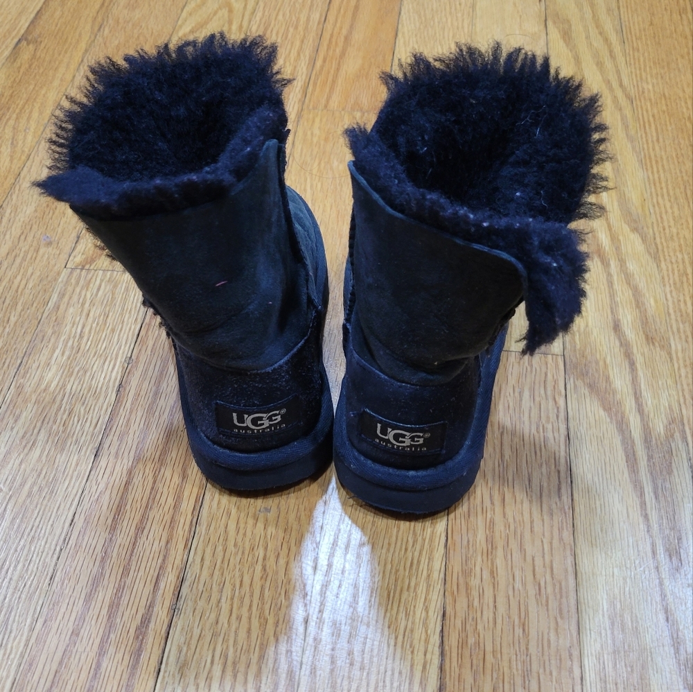 UGG Girls Boots - Picture 4 of 7